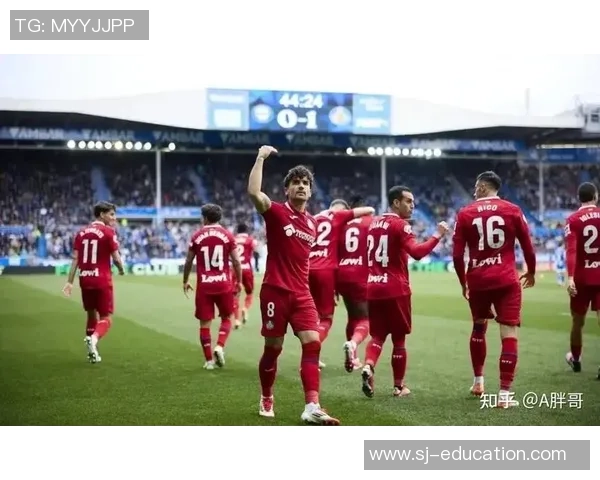 英超激战曼联大胜里昂神奇扑救点燃全场激情瞬间解析